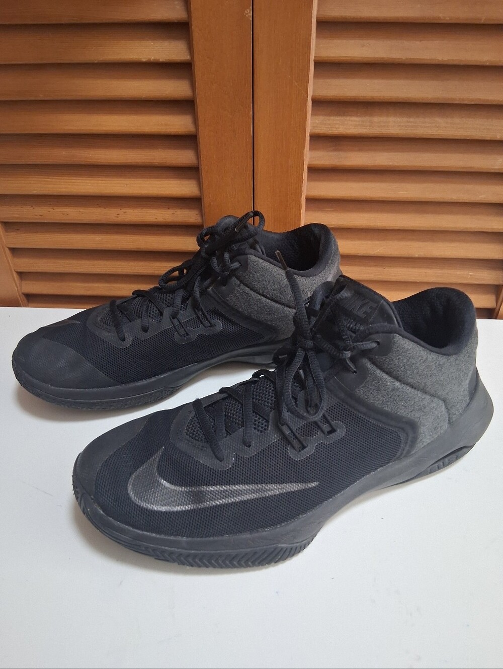 Nike Air Versatile II Basketball Shoes * Men's Size 10